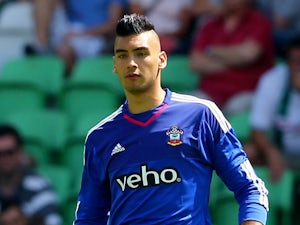 Gazzaniga leaves Southampton on loan
