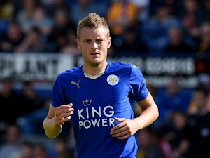 Vardy to continue with broken wrist