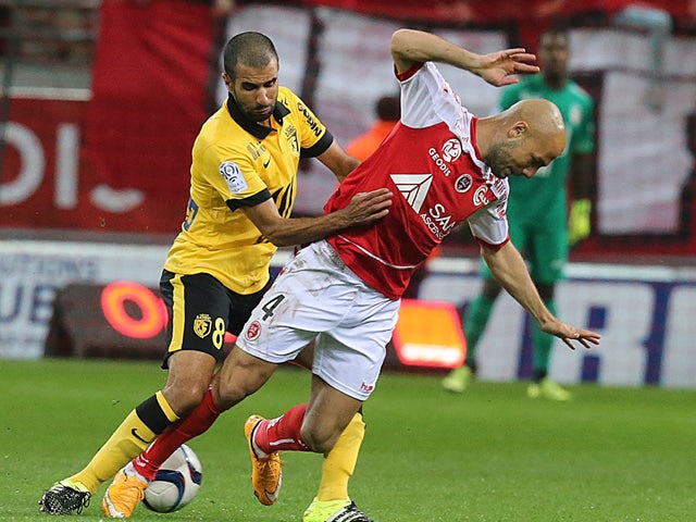 Reims' midfielder Jaba Kankava (R) vies with Lille's Moroccan midfielder Mounir Obbadi (L) during the French Ligue 1 football match between Reims and Lille on september 25, 2015