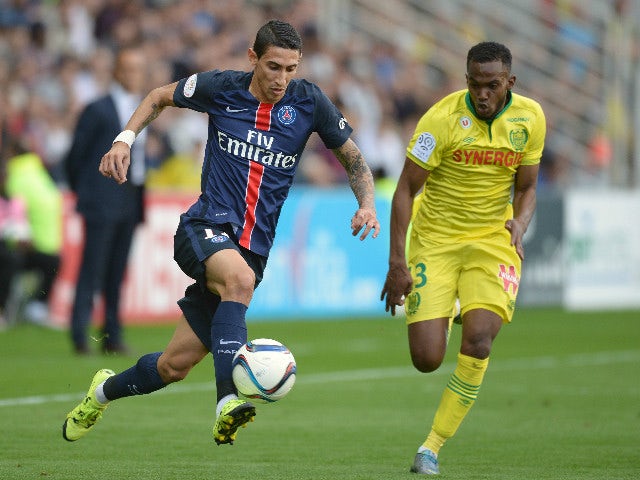 Paris Saint-Germain's Argentinian forward Angel Di Maria (L) vies with Nantes' French defender Wilfried Moimbe during the French L1 football match between Nantes (FCN) and Paris Saint-Germain (PSG) on September 26, 2015 at the Beaujoire stadium in Nantes,