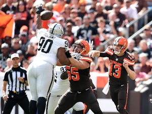 Carr stars as Oakland win in Cleveland