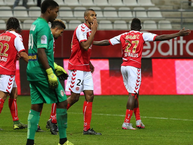 Reims' French forward David N'Gog (C) celebrates with teammates after scoring a goal during the French Ligue 1 football match between Reims and Lille on september 25, 2015