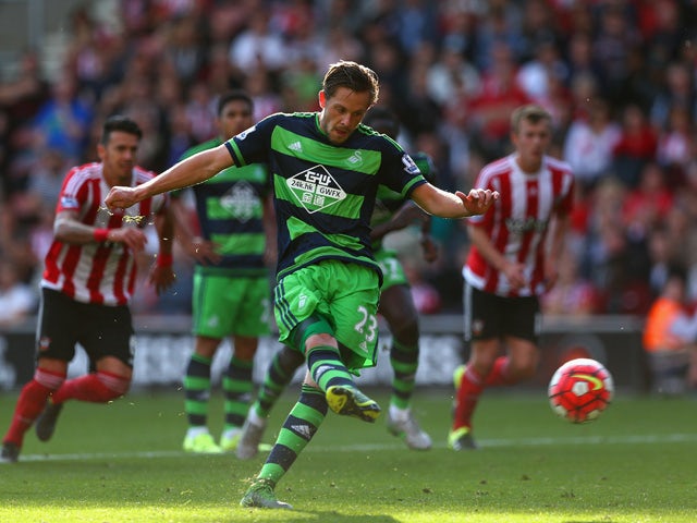Gylfi Sigurdsson of Swansea City scores his team's first goal from the penalty spot during the Barclays Premier League match between Southampton and Swansea City at St Mary's Stadium on September 26, 2015