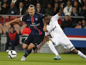 Paris Saint-Germain's Swedish forward Zlatan Ibrahimovic (L) vies with Guingamp's Senegalese midfielder Moustapha Diallo during the French L1 football match between Paris Saint-Germain (PSG) and EA Guingamp on September 22, 2015 at the Parc des Princes st