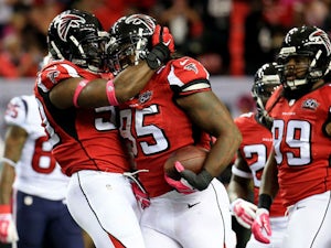 Half-Time Report: Falcons take four-TD lead into half time