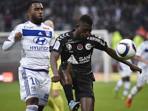 Lacazette goal gives Lyon win over Reims