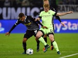 Manchester City's Belgian forward Kevin De Bruyne (R) and Moenchengladbach's Swiss midfielder Granit Xhaka vie for the ball during the UEFA Champions League first-leg Group D football match between Borussia Monchengladbach and Manchester City in Monchengl