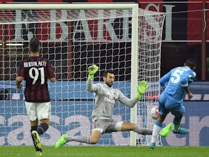 Napoli put four past lowly AC Milan