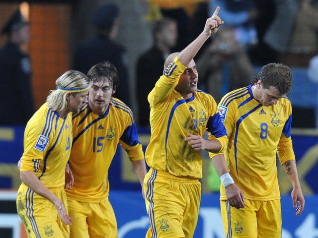 Sergei Nazarenko of Ukraine (2nd R) reacts after he scored against England during their World Cup 2010 qualifying football match in Dnipropetrovsk on October 10, 2009