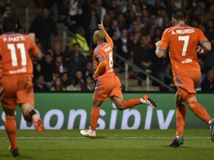 Valencia hang on to beat Lyon
