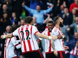 Steven Fletcher (1st R) of Sunderland celebrates scoring his team's first goal with his team mates during the Barclays Premier League match between Sunderland and West Ham United at the Stadium of Light in Sunderland on October 3, 2015