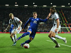 Ross Barkley of Everton takes on Jonas Olsson (R) and James McClean of West Bromwich Albion (L) during the Barclays Premier League match between West Bromwich Albion and Everton on September 28, 2015 in West Bromwich, United Kingdom.