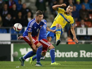 Sweden keep qualification hopes alive