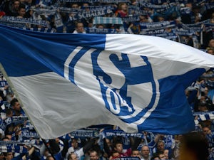 Schalke lead 10-man Hertha Berlin