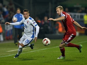Ten-man Belarus defeat Slovakia