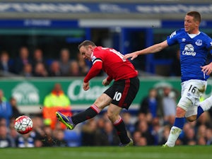 Van Gaal: 'Rooney is too desperate'