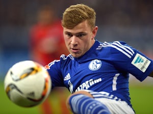 Meyer strikes late to clinch Schalke win