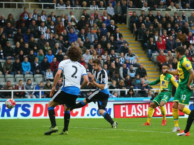 Nathan Redmond of Norwich City scores their second goal during the Barclays Premier League match between Newcastle United and Norwich City at St James' Park on October 18, 2015 in Newcastle upon Tyne, England.