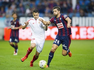 Sevilla fight back to draw at Eibar