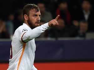 Daniele de Rossi signs new Roma deal