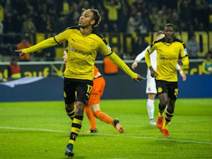 Dortmund ease to win over 10-man Frankfurt