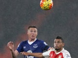 Arsenal's French midfielder Francis Coquelin (R) vies with Everton's Scottish-born Irish midfielder James McCarthy (L) during the English Premier League football match between Arsenal and Everton at the Emirates Stadium in London on October 24, 2015.