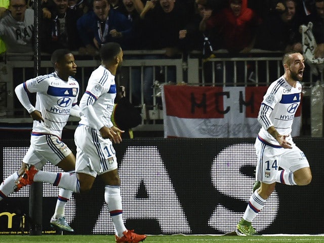 Lyon's Spanish midfielder Sergi Darder (R) celebrates after scoring a goal during the French L1 football match Olympique Lyonnais (OL) vs Toulouse (TFC) on October 23, 2015