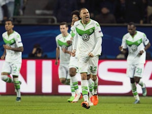 Bas Dost, Max Kruse give Wolfsburg win