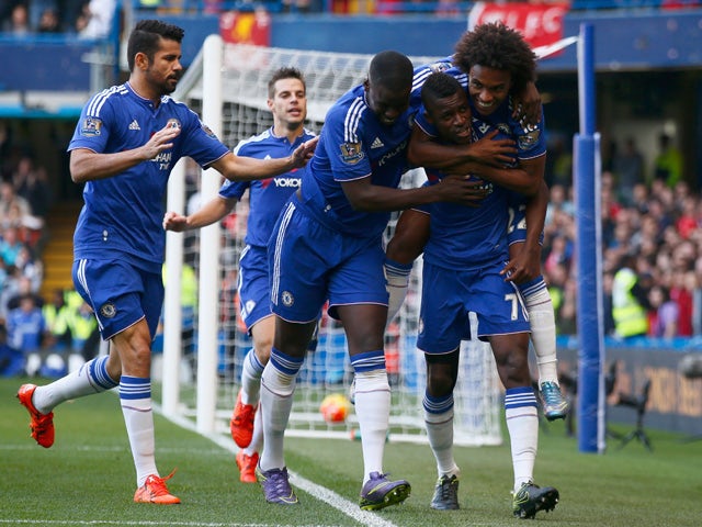 Ramires (2nd R) of Chelsea celebrates scoring his team's first goal with his team mates during the Barclays Premier League match between Chelsea and Liverpool at Stamford Bridge on October 31, 2015