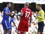 Referee Mark Clattenburg (R) talks to Chelseas Brazilian-born Spanish striker Diego Costa (L) and Liverpool's Slovakian defender Martin Skrtel after the two clash in the English Premier League football match between Chelsea and Liverpool at Stamford Bridg