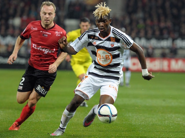 Guingamp's Danish defender Lars Jacobsen (L) vies with Lorient's forward Ibrahim Didier Ndong during the French Ligue 1 match Guingamp against Lorient on October 31, 2015 at the Roudourou stadium in Guingamp, western France. 