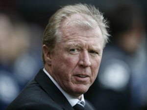 Newcastle United's English head coach Steve McClaren watches his players from the touchline during the English Premier League football match between Bournemouth and Newcastle United at the Vitality Stadium in Bournemouth, southern England on November 7, 2