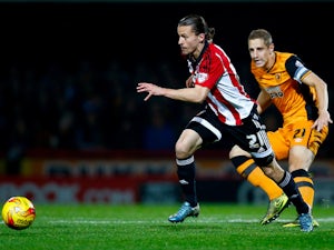 Hull City go top with win at Brentford