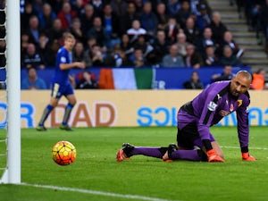 Gomes apologises for Leicester mistake