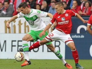 10-man Wolfsburg beaten by Mainz