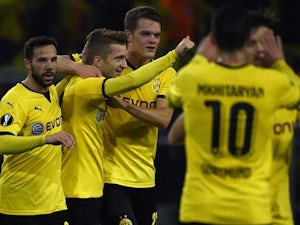 Borussia Dortmund cruise into last 32