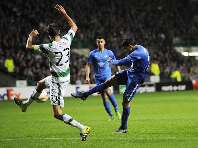 Molde FK's Norwegian forward Mohamed Elyounoussi (R) shoots to score his team's first goal during a UEFA Europa League Group A football match between Celtic and Molde FK at Celtic Park, in Glasgow, Scotland on November 5, 2015.