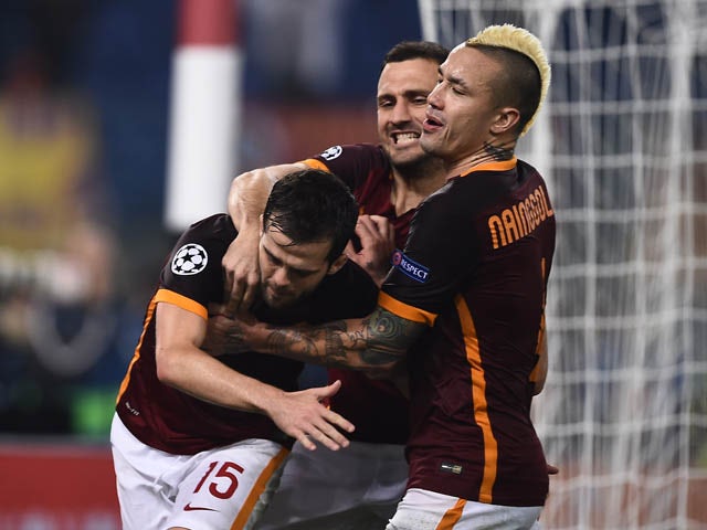 Roma's midfielder from Bosnia-Herzegovina Miralem Pjanic (L) celebrates with teammates after scoring a penalty during the UEFA Champions League football match AS Roma vs Bayer Leverkusen on November 4, 201