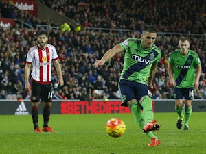 Tadic penalty gives Southampton win