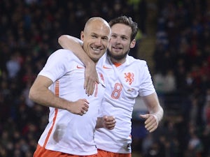 Robben keeps Netherlands hopes alive