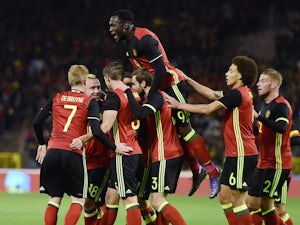 Belgium's Jan Vertonghen (C, No5) celebrates with teammates after scoring during the friendly international match between Belgium and Italy at Baudoin King Stadium in Brussels, on November 13, 2015.