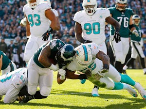 Dolphins come from behind to defeat Eagles
