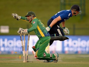 England manage only 216 in first ODI