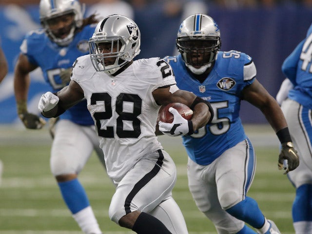 Latavius Murray #28 of the Oakland Raiders runs a second quarter reception while playing the Detroit Lions at Ford Field on November 22, 2015 