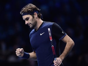 Federer battles to straight-sets win