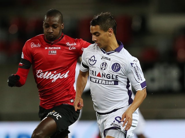 Guingamp's French midfielder Younousse Sankhare (L) challenges Toulouse's French-Tunisian forward Wissam Ben Yedder during the French L1 football match between Guingamp and Toulouse at the Roudourou stadium in Guingamp, northwestern France, on November 21
