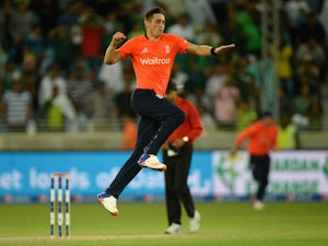 Woakes clinches T20 series for England