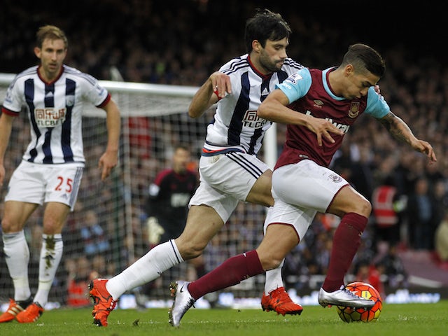 West Ham United's Argentinian midfielder Manuel Lanzini (R) vies with West Bromwich Albion's Argentinian midfielder Claudio Yacob during the English Premier League football match between West Ham United and West Bromwich Albion at The Boleyn Ground in Upt