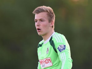 Goalkeeper Rodak signs new Fulham deal