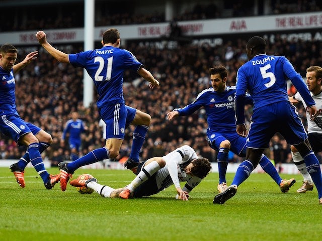 Ryan Mason of Spurs is crowded out by the Chelsea defence on November 29, 2015